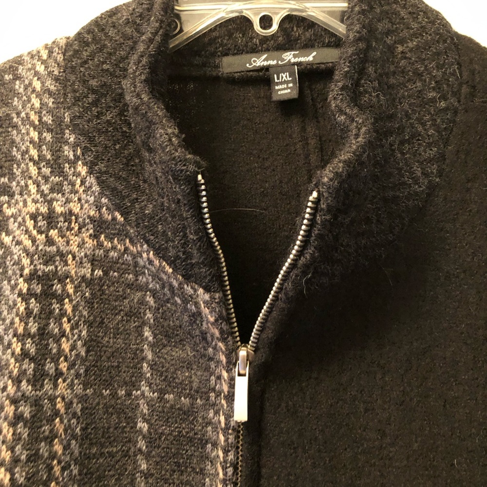 Gray/black cape w/full zipper - Picture 4 of 10